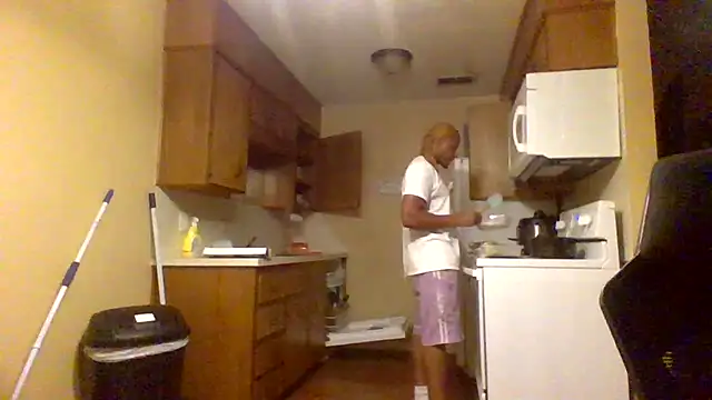 Snapshot of KingDes55 chatting on 07/13/26, 02:03 KingDes55 online show from 07/13/26, 02:03