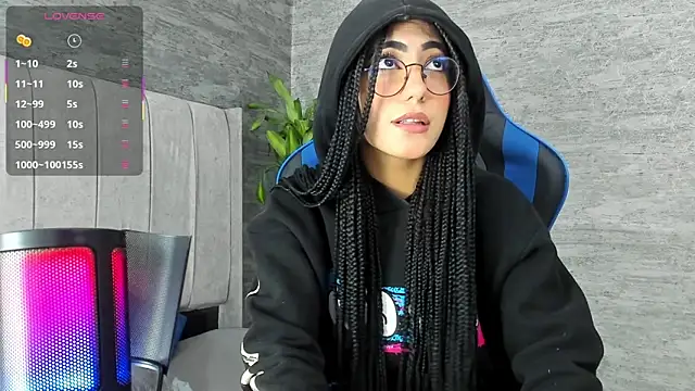 Snapshot of Odett_Khast chatting on 12/21/25, 05:58 Odett Khast online show from 12/21/25, 05:58