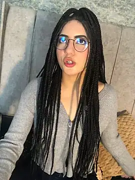 Snapshot of Odett_Khast chatting on 01/19/26, 05:44 Odett Khast online show from 01/19/26, 05:44