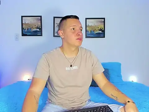 Snapshot of ethan_flame1 chatting on 12/18/25, 03:51 ethan flame1 online show from 12/18/25, 03:51