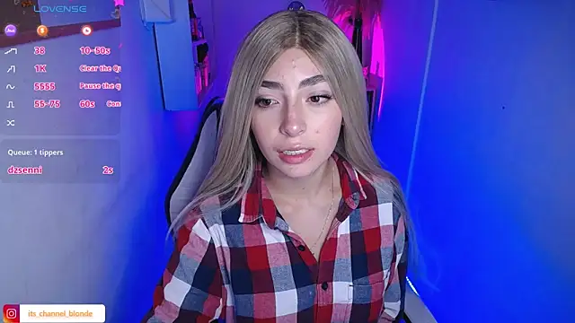 Snapshot of channel_blondee chatting on 04/08/26, 12:10 channel blondee online show from 04/08/26, 12:10