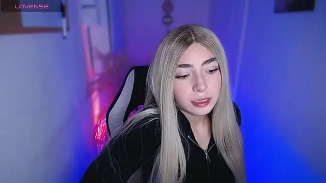Snapshot of channel_blondee chatting on 04/27/26, 11:47 channel blondee online show from 04/27/26, 11:47