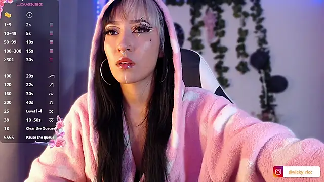 Snapshot of viicky_r chatting on 03/13/26, 12:50 viicky r online show from 03/13/26, 12:50