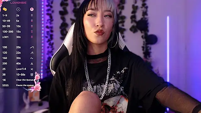 Snapshot of viicky_r chatting on 03/27/26, 01:11 viicky r online show from 03/27/26, 01:11