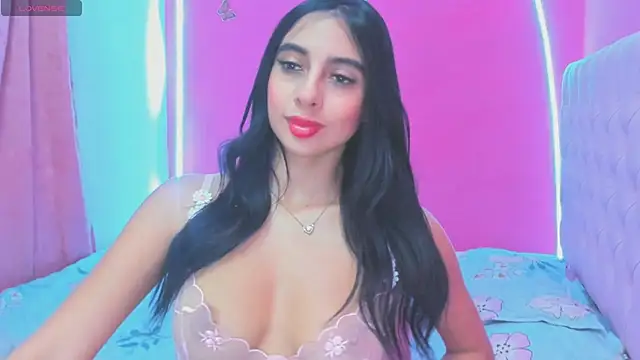 Snapshot of Selenevosse_ chatting on 12/18/25, 03:12 Selenevosse online show from 12/18/25, 03:12