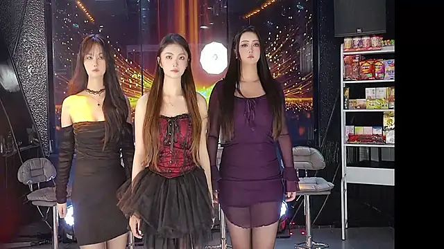 yueyutu888 online show from 12/18/25, 06:08