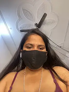 Snapshot of missmisha01 chatting on 12/18/25, 02:17 missmisha01 online show from 12/18/25, 02:17