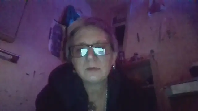Snapshot of becky1111 chatting on 04/08/26, 06:13 becky1111 online show from 04/08/26, 06:13