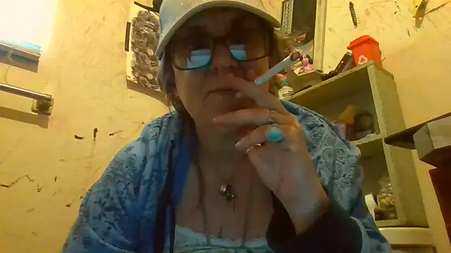 Snapshot of becky1111 chatting on 04/24/26, 12:46 becky1111 online show from 04/24/26, 12:46