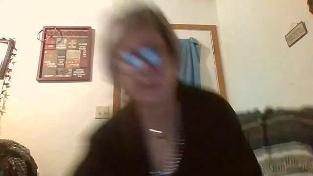 Snapshot of becky1111 chatting on 05/03/26, 11:38 becky1111 online show from 05/03/26, 11:38