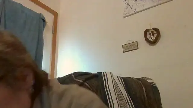 Snapshot of becky1111 chatting on 05/04/26, 02:24 becky1111 online show from 05/04/26, 02:24