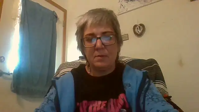 Snapshot of becky1111 chatting on 05/05/26, 07:11 becky1111 online show from 05/05/26, 07:11