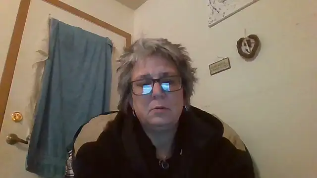 Snapshot of becky1111 chatting on 05/10/26, 09:47 becky1111 online show from 05/10/26, 09:47