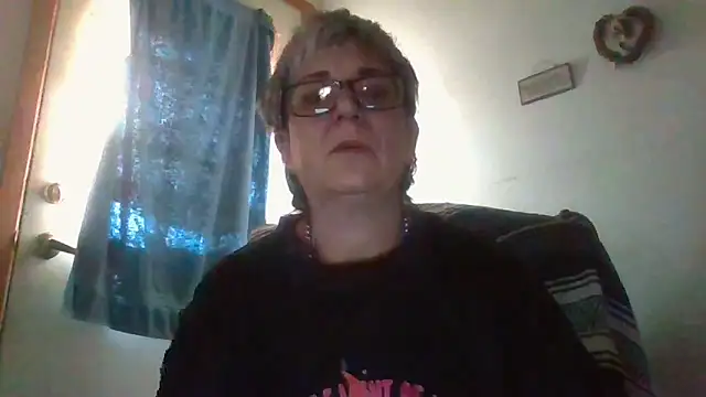 Snapshot of becky1111 chatting on 05/12/26, 10:29 becky1111 online show from 05/12/26, 10:29