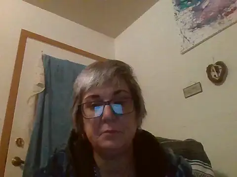 Snapshot of becky1111 chatting on 05/13/26, 10:34 becky1111 online show from 05/13/26, 10:34