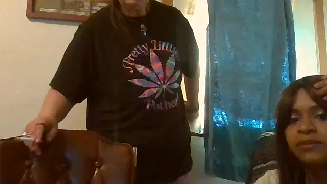 Snapshot of becky1111 chatting on 05/21/26, 12:28 becky1111 online show from 05/21/26, 12:28