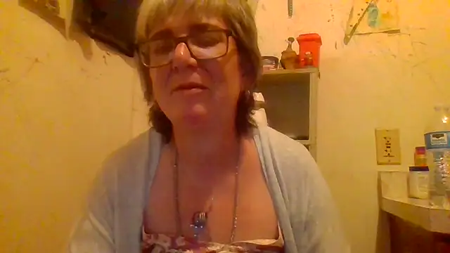 Snapshot of becky1111 chatting on 06/14/26, 01:14 becky1111 online show from 06/14/26, 01:14