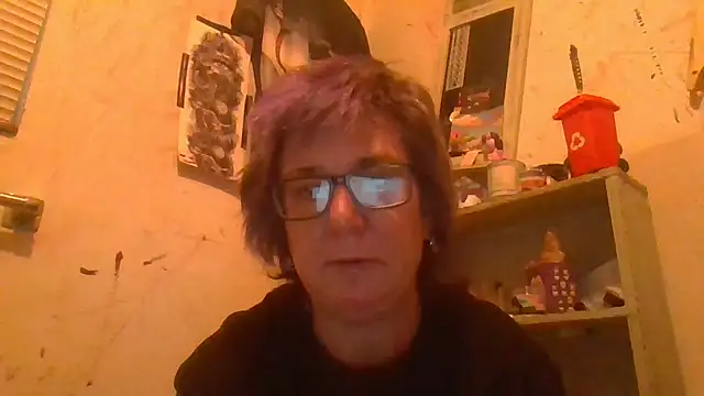 Snapshot of becky1111 chatting on 06/26/26, 11:25 becky1111 online show from 06/26/26, 11:25