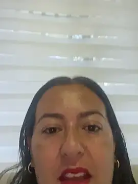 Snapshot of evelyn_harpeery chatting on 05/18/26, 11:16 evelyn harpeery online show from 05/18/26, 11:16