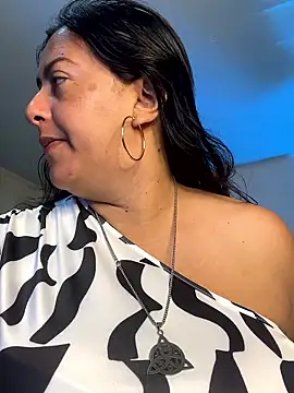 Snapshot of evelyn_harpeery chatting on 06/21/26, 10:40 evelyn harpeery online show from 06/21/26, 10:40