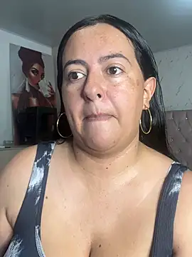 Snapshot of evelyn_harpeery chatting on 06/23/26, 11:08 evelyn harpeery online show from 06/23/26, 11:08