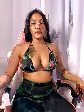 Laurapocah online show from 12/19/25, 06:59