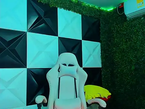 Boy tatto77 online show from 02/25/26, 05:44