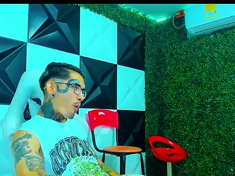 Snapshot of Boy_tatto77 chatting on 03/12/26, 01:39 Boy tatto77 online show from 03/12/26, 01:39