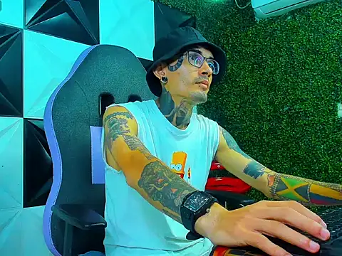 Snapshot of Boy_tatto77 chatting on 03/19/26, 12:31 Boy tatto77 online show from 03/19/26, 12:31