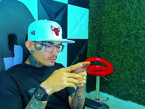 Snapshot of Boy_tatto77 chatting on 03/22/26, 12:41 Boy tatto77 online show from 03/22/26, 12:41