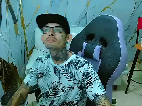 Snapshot of Boy_tatto77 chatting on 03/31/26, 12:05 Boy tatto77 online show from 03/31/26, 12:05