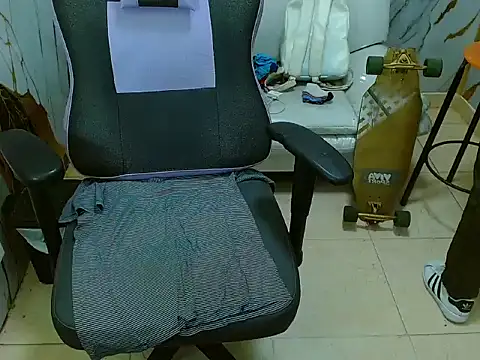 Snapshot of Boy_tatto77 chatting on 04/01/26, 12:06 Boy tatto77 online show from 04/01/26, 12:06