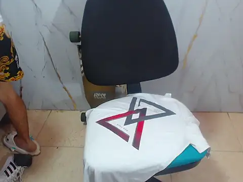 Snapshot of Boy_tatto77 chatting on 04/03/26, 12:19 Boy tatto77 online show from 04/03/26, 12:19