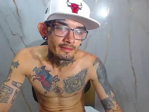 Snapshot of Boy_tatto77 chatting on 04/04/26, 04:59 Boy tatto77 online show from 04/04/26, 04:59