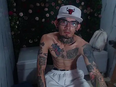 Snapshot of Boy_tatto77 chatting on 04/09/26, 03:17 Boy tatto77 online show from 04/09/26, 03:17