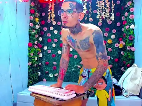 Snapshot of Boy_tatto77 chatting on 04/15/26, 01:01 Boy tatto77 online show from 04/15/26, 01:01