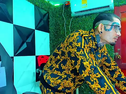 Snapshot of Boy_tatto77 chatting on 04/19/26, 05:34 Boy tatto77 online show from 04/19/26, 05:34