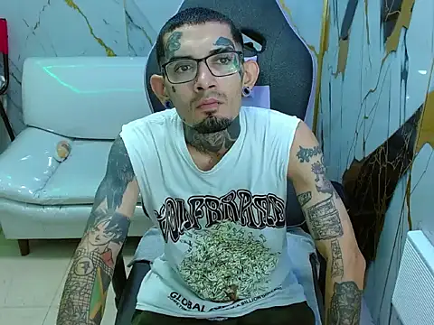 Snapshot of Boy_tatto77 chatting on 04/22/26, 12:07 Boy tatto77 online show from 04/22/26, 12:07