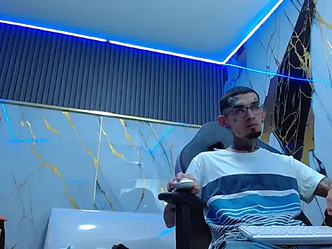 Snapshot of Boy_tatto77 chatting on 04/27/26, 12:03 Boy tatto77 online show from 04/27/26, 12:03