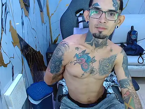 Snapshot of Boy_tatto77 chatting on 07/19/26, 01:59 Boy tatto77 online show from 07/19/26, 01:59