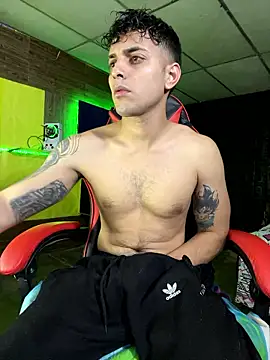 Snapshot of JustynAle2025 chatting on 01/10/26, 02:35 JustynAle2025 online show from 01/10/26, 02:35