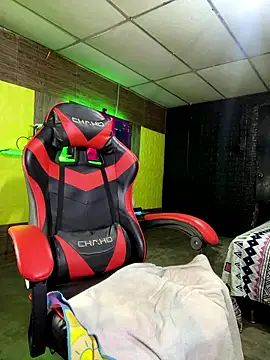 Snapshot of JustynAle2025 chatting on 01/13/26, 03:34 JustynAle2025 online show from 01/13/26, 03:34