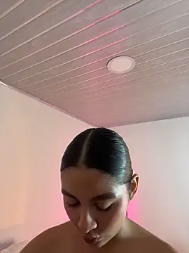 Snapshot of Nicollewest1 chatting on 03/17/26, 01:54 Nicollewest1 online show from 03/17/26, 01:54