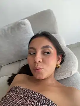 Snapshot of Nicollewest1 chatting on 03/28/26, 08:19 Nicollewest1 online show from 03/28/26, 08:19