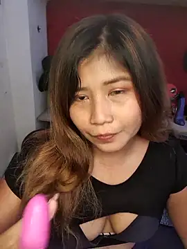 Snapshot of Michelle_Ju17 chatting on 12/18/25, 07:42 Michelle Ju17 online show from 12/18/25, 07:42