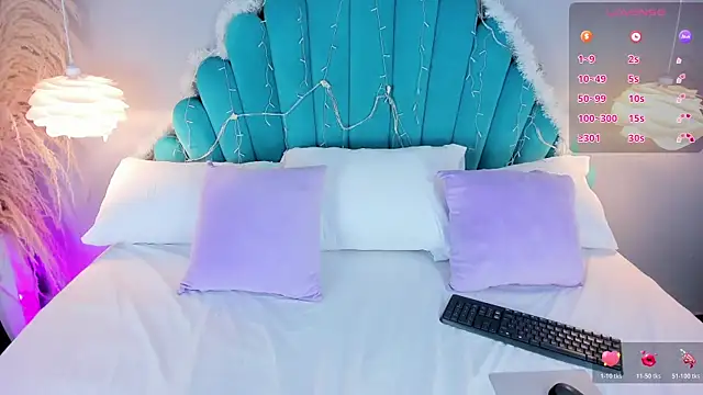 Snapshot of FiorelaSton chatting on 12/20/25, 04:08 FiorelaSton online show from 12/20/25, 04:08