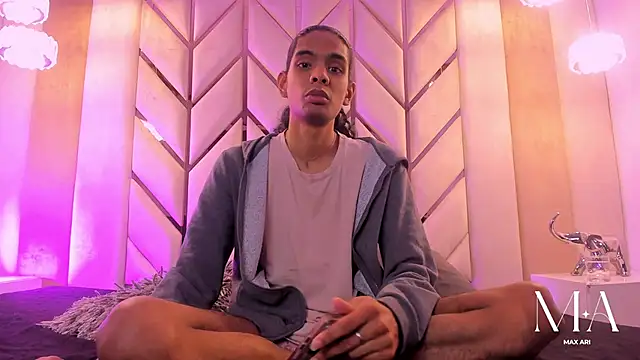 Max Ari online show from 01/13/26, 03:45