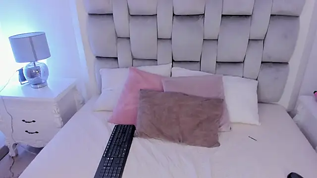 amber  ferrera online show from 03/25/26, 07:42