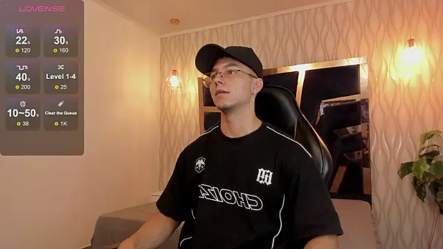 Noah Clarkk online show from 02/25/26, 05:44