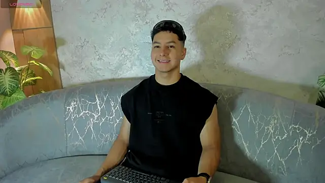 Snapshot of Noah_Clarkk chatting on 06/27/26, 04:01 Noah Clarkk online show from 06/27/26, 04:01